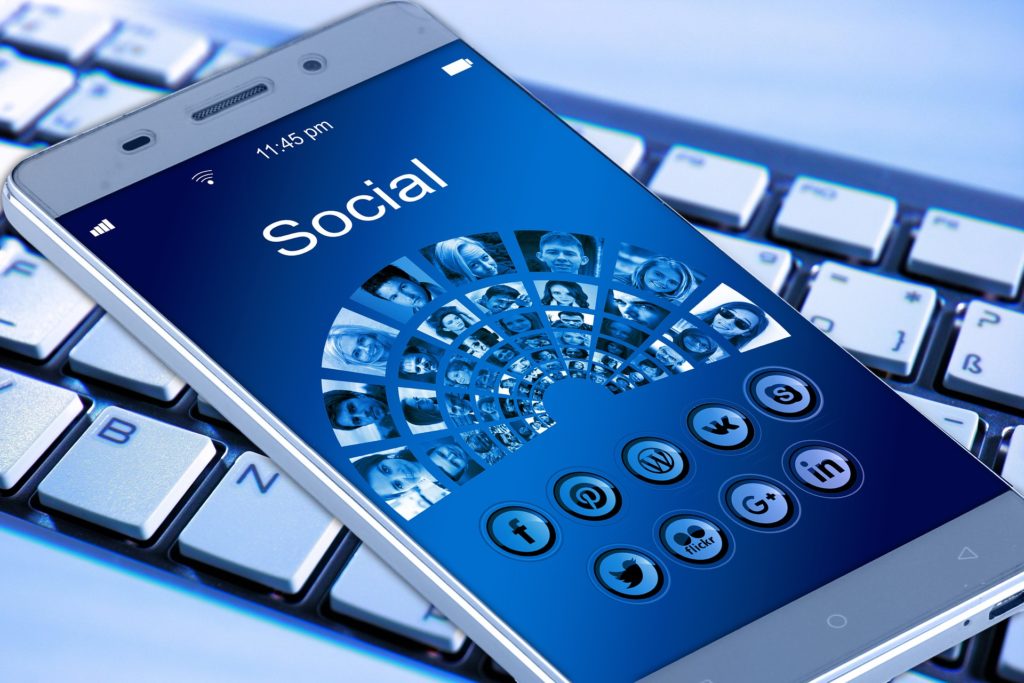 Smartphone vs Bewerbungsmappe –  Social Recruiting!